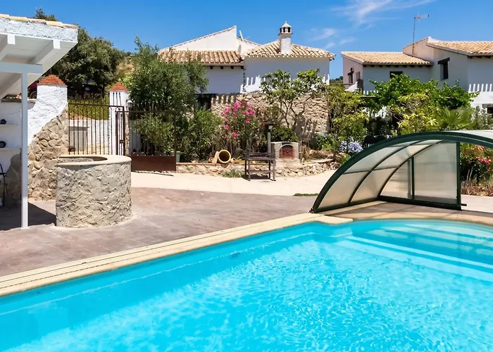 Elegant Villa In Granada With Pool And Garden
